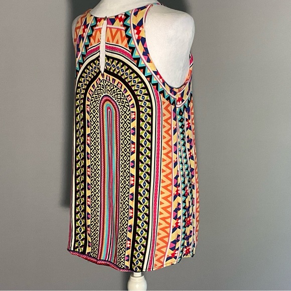 Colorful Groovy Small Geometric Patterned Sleeveless Blouse - Picture 4 of 12